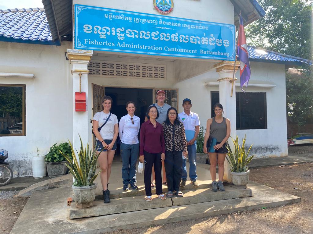 combe_marine's tweet photo. Hands in hands with local fisheries authorities in Battambang for  H2020 EU BCOMING project #Cambodia @isemevol @ird_fr @BcomingEU @DPisciculture #trematode #biodiversity #infectiousdiseases #OneHealth https://t.co/vs59SkuRmT