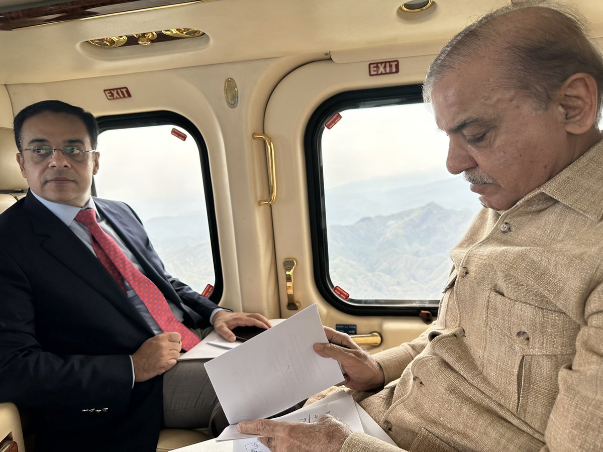 Marriyum_A's tweet photo. وزیرِ اعظم محمد شہباز شریف اپنے دورہء ضلع تورغر، خیبر پختونخوا کیلئے اسلام آباد سے روانہ. دورے کے دوران تورغر بونیر شاہراہ،بونیر کڑاکڑ رابطہ سرنگ اور تورغر بنیر آر-سی-سی پُل کا سنگ بنیاد رکھیں گے. وزیرِ اعظم اس موقع پر مقامی قبائلی عمائدین و مشہران سے ملاقات بھی کریں گے. https://t.co/fC4jCWgSpz