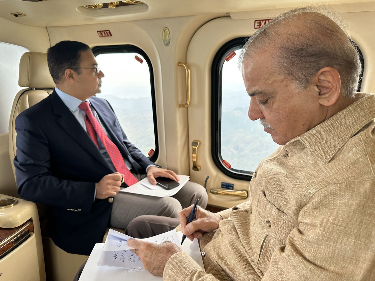 Marriyum_A's tweet photo. وزیرِ اعظم محمد شہباز شریف اپنے دورہء ضلع تورغر، خیبر پختونخوا کیلئے اسلام آباد سے روانہ. دورے کے دوران تورغر بونیر شاہراہ،بونیر کڑاکڑ رابطہ سرنگ اور تورغر بنیر آر-سی-سی پُل کا سنگ بنیاد رکھیں گے. وزیرِ اعظم اس موقع پر مقامی قبائلی عمائدین و مشہران سے ملاقات بھی کریں گے. https://t.co/fC4jCWgSpz