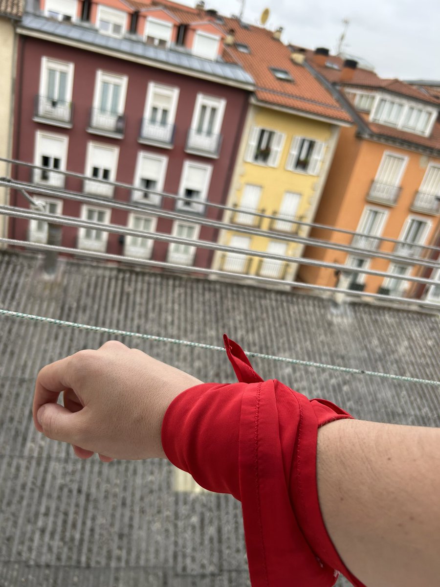 Desde la distancia, pero sin olvidar que Pamplona siempre será la segunda casa para quienes hemos estudiado allí. ¡Gora San Fermín! 🔻