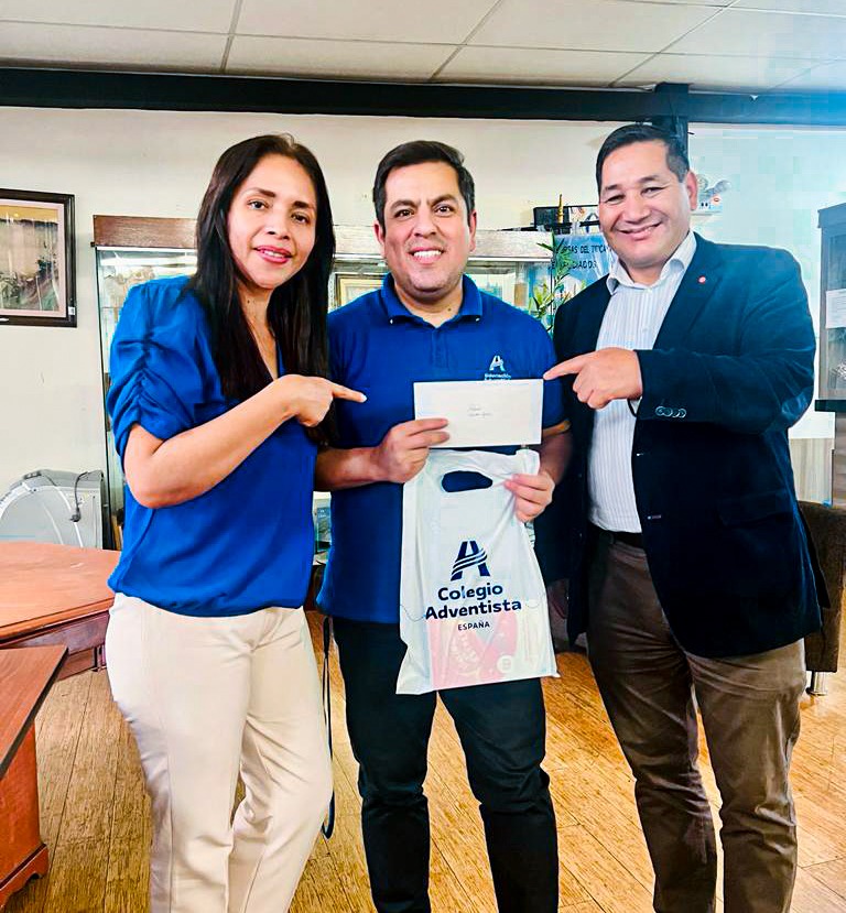 ✨ ¡Feliz día del maestro! 👩🏻‍🏫👨🏻‍🏫 
🔰 Hoy nuestros queridos docentes Españoles disfrutaron de una tarde maravillosa entre compañeros y amigos ❤.
🤝🏻 Agradecemos todo el esfuerzo y dedicación que realizan cada día, ustedes son  guías valiosos en el camino del conocimiento. 💪