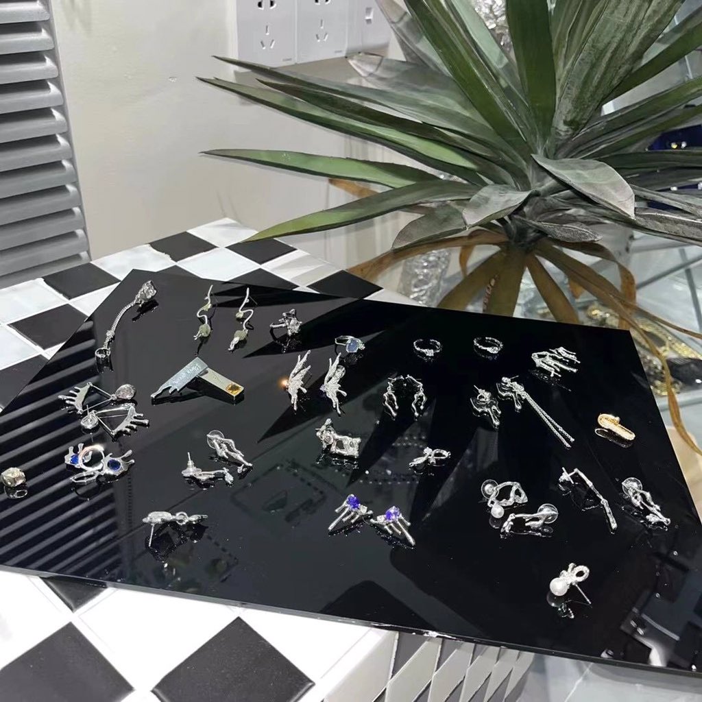 EvoLuminix's tweet photo. EvoLuminix
🖤
Miniature artworks with endless surprises.

#evoluminix #earrings #jewelry #unnisexfashion #unnisexstyle #collocation #share https://t.co/AoK38sEvVi