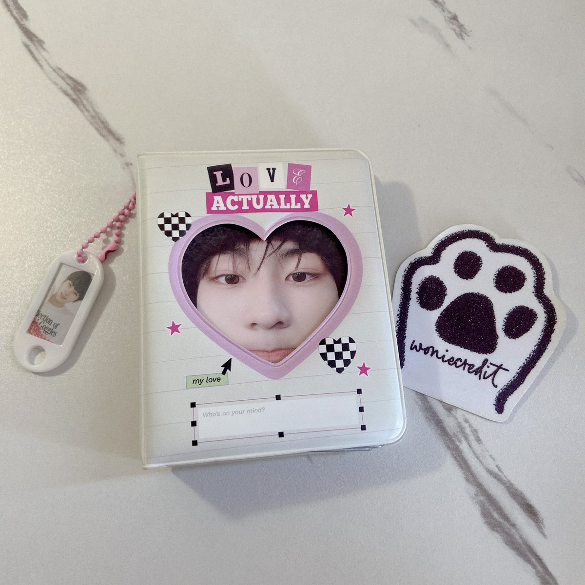 woniecredit's tweet photo. wts lfb ph.
#keytsells

cometscrush collect book 1P
— love actually
◠ ₱350 + lsf

𓏸 payo / 5 days 
𓏸 reply or dm to claim ! 

t. cometscrush 1p collectbook colbook love actually https://t.co/20frKXQ8rA