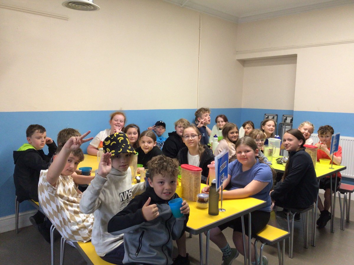 WFPOak22's tweet photo. Good morning from our fresh faced Year 5s in RobinWood. 😎 @WestfieldPrimar https://t.co/L5Zsq5UpaF