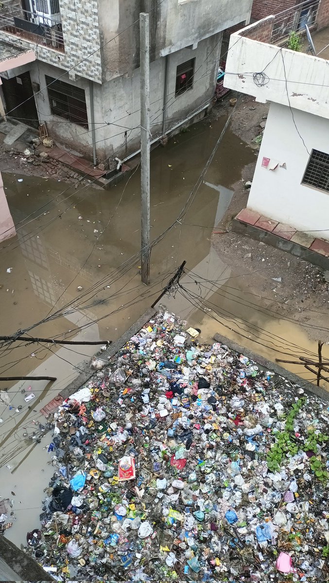 Rophager's tweet photo. @ChiefGhaziabad @gdagzb 
This is the current situation in our area.
I request you please take action as soon as possible 🙏
Location: Tigri gol chakkar Ghaziabad https://t.co/8CtVHp0AB7