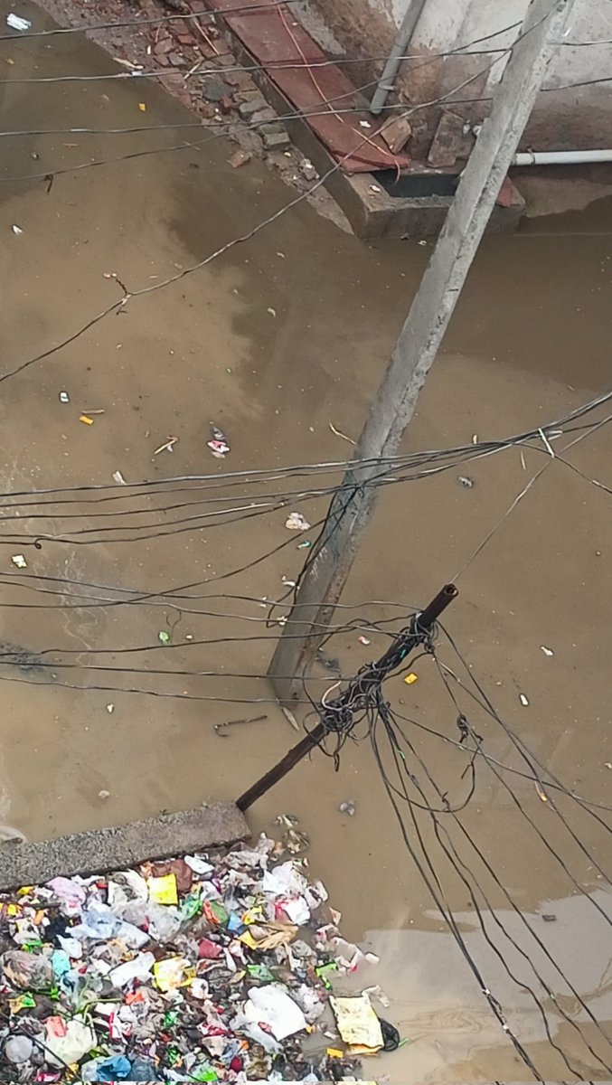Rophager's tweet photo. @ChiefGhaziabad @gdagzb 
This is the current situation in our area.
I request you please take action as soon as possible 🙏
Location: Tigri gol chakkar Ghaziabad https://t.co/8CtVHp0AB7
