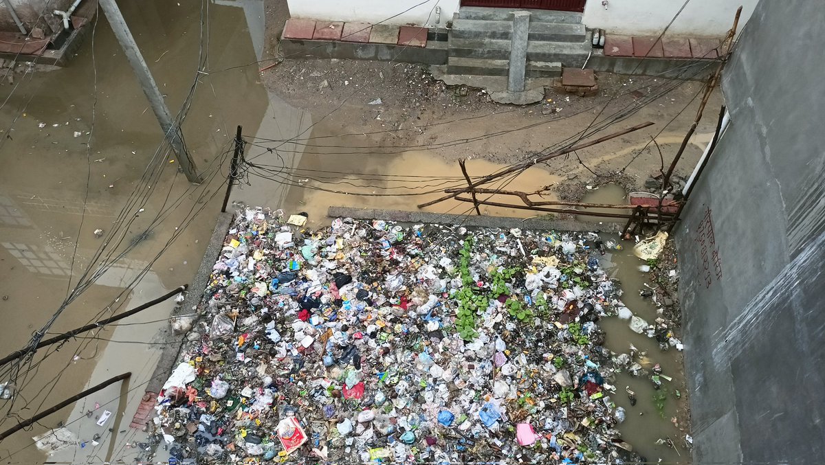 Rophager's tweet photo. @ChiefGhaziabad @gdagzb 
This is the current situation in our area.
I request you please take action as soon as possible 🙏
Location: Tigri gol chakkar Ghaziabad https://t.co/8CtVHp0AB7