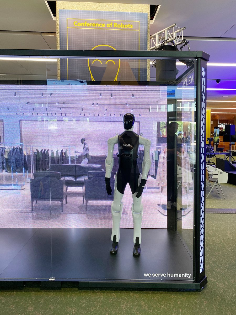 NEURARobotics's tweet image. We&apos;re so glad to be part of the @AIforGood global summit in Geneva.
David Reger gave a keynote entitled &quot;Cognitive Robots - The Human Wildcard in Digital Darwinism&quot; 

#humanoidrobot #advancedrobotics #airobot #neurarobotics #cognitiverobots #aiforgood #geneva #4NE1