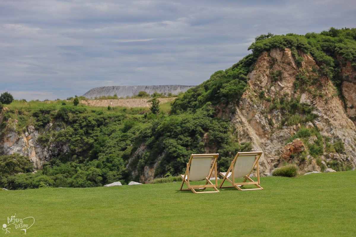 wiang_pai_reuay's tweet image. #คาเฟ่ชลบุรี เปิดวาปสู่ความเวิ้งว้างอันไกลโพ้นนน มิติใหม่ของคาเฟ่สไลต์อวกาศ จำลองดวงดาวทั้ง 3 ได้แก่ Earth 🌍 Moon🌕 Mars🏜 

📍 𝙇𝙊𝙁 𝙇𝘼𝙉𝘿 🛸
@ReviewCafe_TH @Review_Thailand  @ReviewTourThai 

#LOFLAND #แกรนด์แคนยอนชลบุรี #ที่เที่ยวชลบุรี #รีวิวคาเฟ่ #เหวี่ยงไปเรื่อย