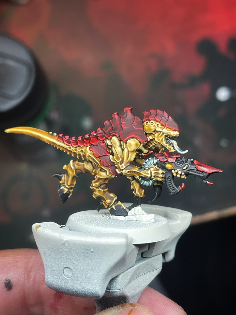 Masters00TT's tweet photo. What’s this ? #Tyranids on my work bench. 

Definitely means that Nidzilla is coming back in style :D hope you like this tester model. Still very much WIP

@warhammer 

#WarhammerCommunity 
#warhammer40k 
#warhammer  #paintingwarhammer #gamesworkshop https://t.co/dnncFrPoCe