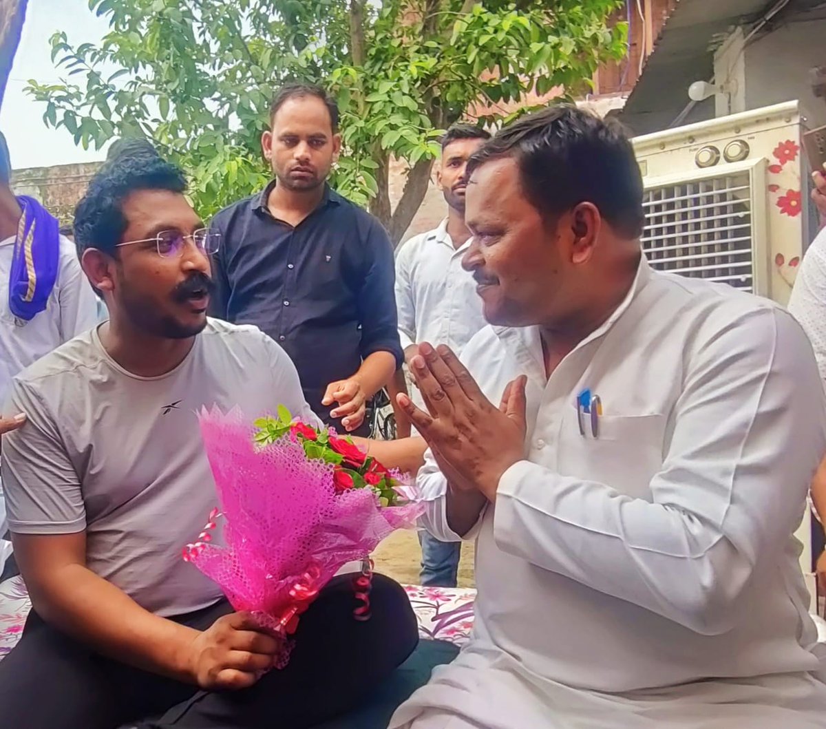 14upendrapal's tweet photo. आज़ाद समाज पार्टी के राष्ट्रीय अध्यक्ष, व भीम आर्मी चीफ मा. चन्द्रशेखर आज़ाद"रावण" जी के आवास पर पहुंच कर कुशलक्षेम जाना व शीघ्र पूर्ण स्वस्थ होने की कामना की।
@BhimArmyChief 
@BhadauriyaAnand 
@yadavakhilesh 
@dimpleyadav 
@DrRajpalKashyap 
@shivpalsinghyad 
@myogiadityanath https://t.co/pBfcSltNRh