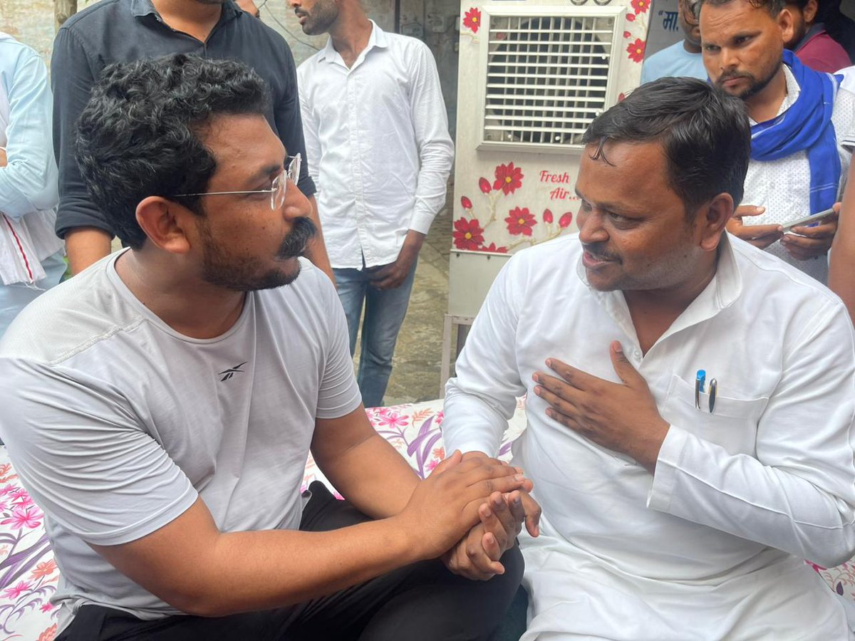 आज़ाद समाज पार्टी के राष्ट्रीय अध्यक्ष, व भीम आर्मी चीफ मा. चन्द्रशेखर आज़ाद"रावण" जी के आवास पर पहुंच कर कुशलक्षेम जाना व शीघ्र पूर्ण स्वस्थ होने की कामना की।
<a href="/BhimArmyChief/">Chandra Shekhar Aazad</a> 
<a href="/BhadauriyaAnand/">Anand Bhadauria</a> 
<a href="/yadavakhilesh/">Akhilesh Yadav</a> 
<a href="/dimpleyadav/">Dimple Yadav</a> 
<a href="/DrRajpalKashyap/">Dr. Rajpal Kashyap</a> 
<a href="/shivpalsinghyad/">Shivpal Singh Yadav</a> 
<a href="/myogiadityanath/">Yogi Adityanath</a>