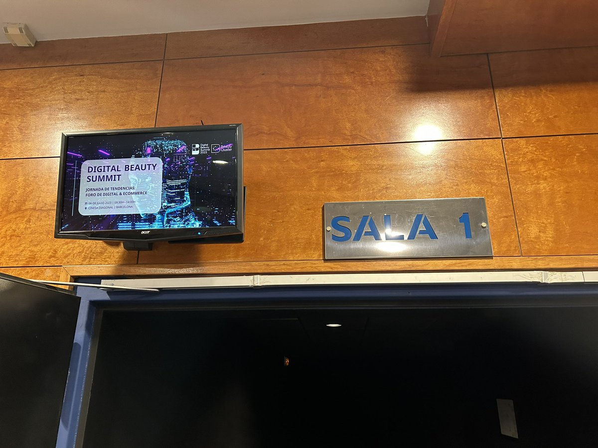 justohidalgo's tweet photo. A different movie today. Participating with @adigital_org at #dbs23 to talk about how AI and its regulation may affect the beauty and cosmetic sector. https://t.co/pJxce5Lxpo
