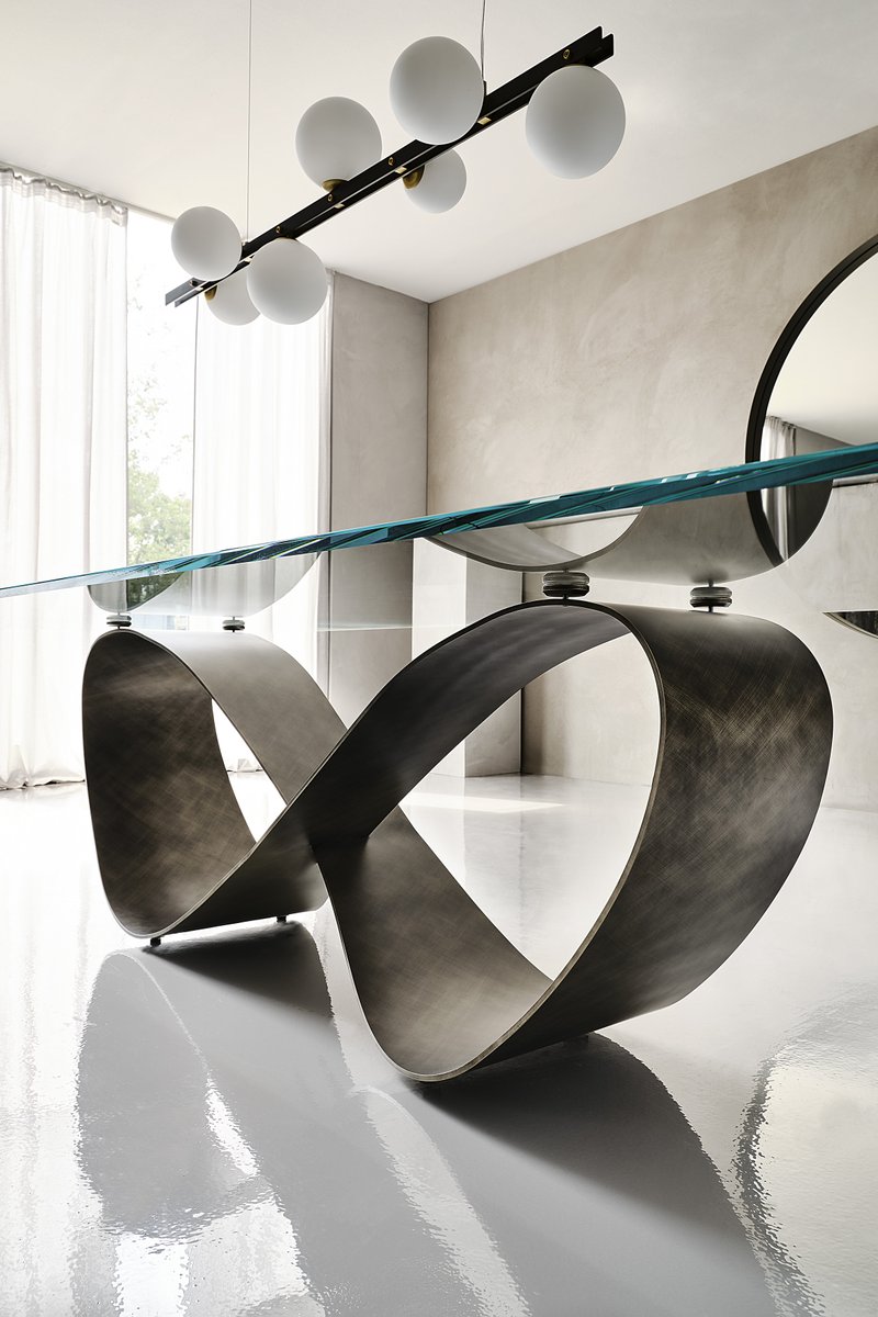 Italian design, the Butterfly steel base table is a work of art.  ✨ 
Book a showroom appointment and see this exclusive luxurious range: skyhousedesigncentre.com/exhibitors/spa…
#butterflysteel #interiordesign #luxuryliving #skyhousedesigncentre #flagshipshowroom #interiorrshowroom