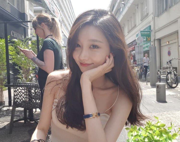 Alice355641's tweet photo. Walking street https://t.co/bSV6REZJCd