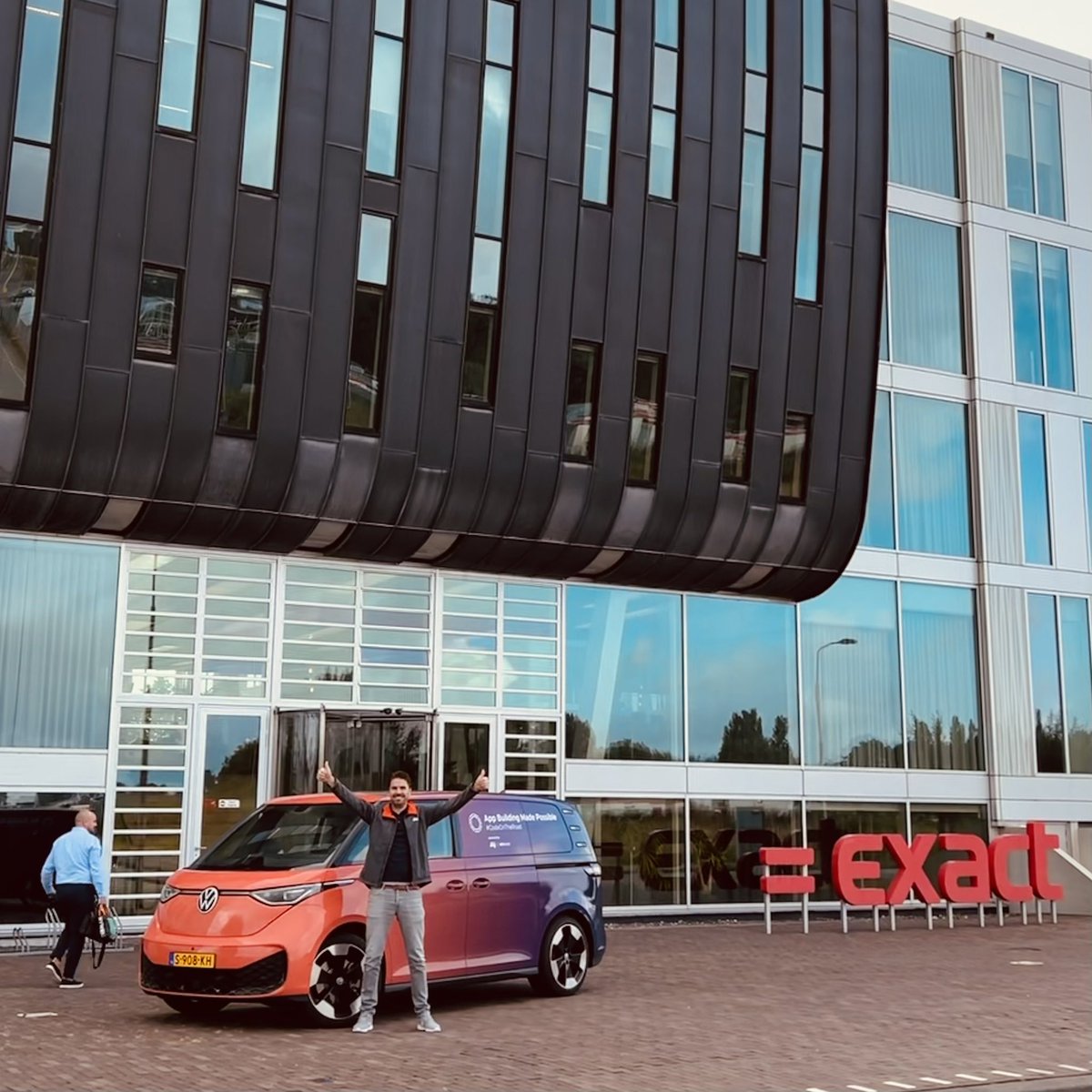 Martijn_van_Tol's tweet image. Gelukkig geen #CodeRood meer vandaag maar gewoon weer verder met #CodeOnTheRoad. 🧑‍💻🚐 1st stop of today bij @Exact_NL!!!