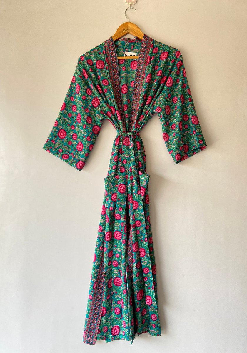 #kimono #robe #bathrobe #silkkimono #silkrobe #summerdress #nightdress #showerrobe #maternitydress 
etsy.com/in-en/PintCraf…
