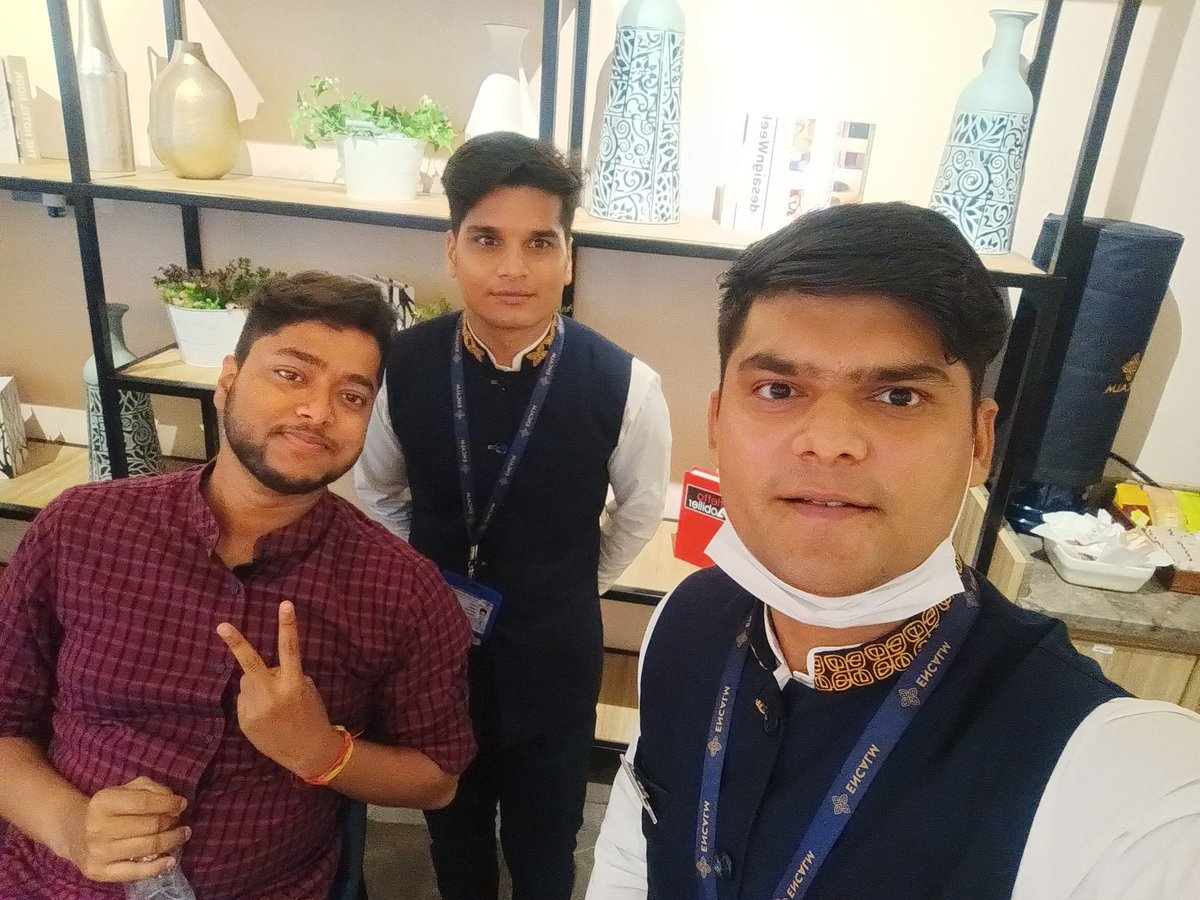 Arijittsf's tweet photo. @EncalmIndia @DelhiAirport the lounge ambiance and food was great. Had a great time there. Special thanks to Mr. Abhay and Keshav for their support and service. https://t.co/Hl8KxNG0bm