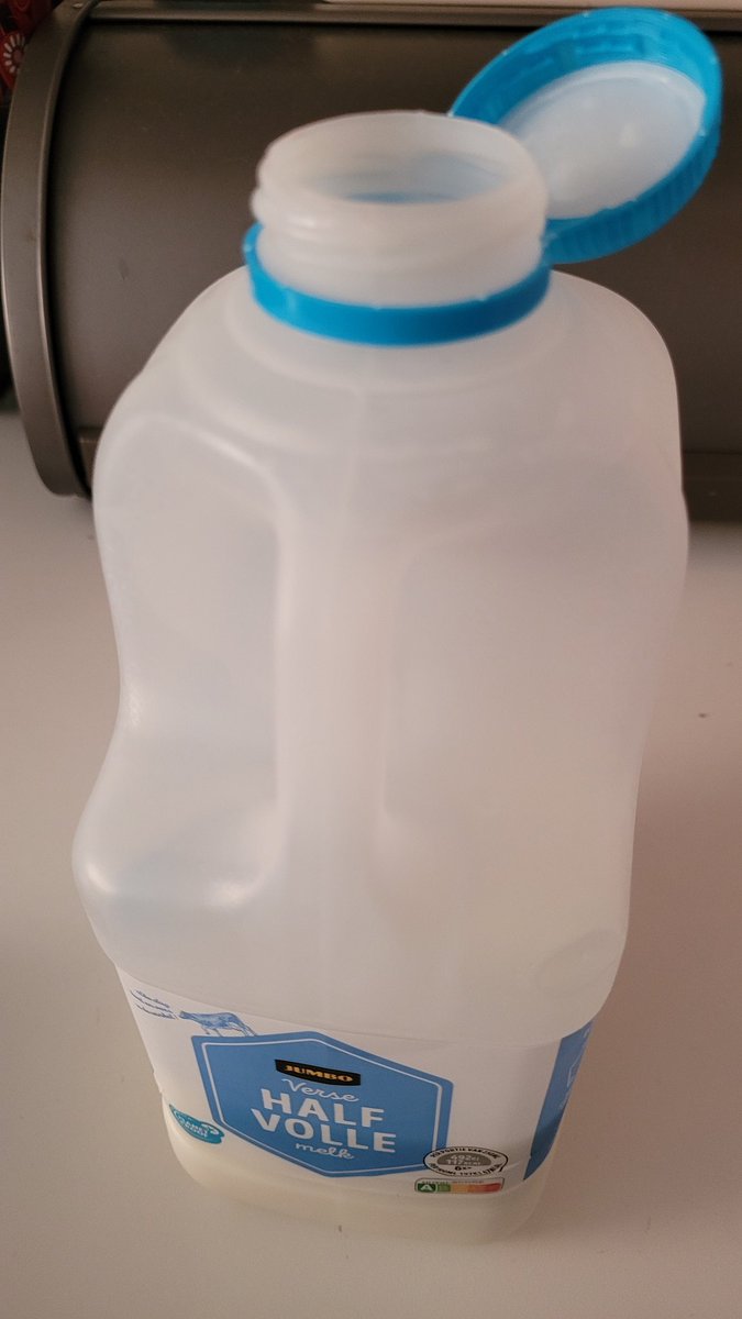 Chibeau's tweet photo. Zou dat beetje extra plastic om die dop vast te zetten, nou echt opwegen tegen de drie doppen die de mens (alle mensen samen dus) kwijt raakt elk jaar?
@tweetmenno, de haat toen ik deze opende https://t.co/oBTY0gmrRW