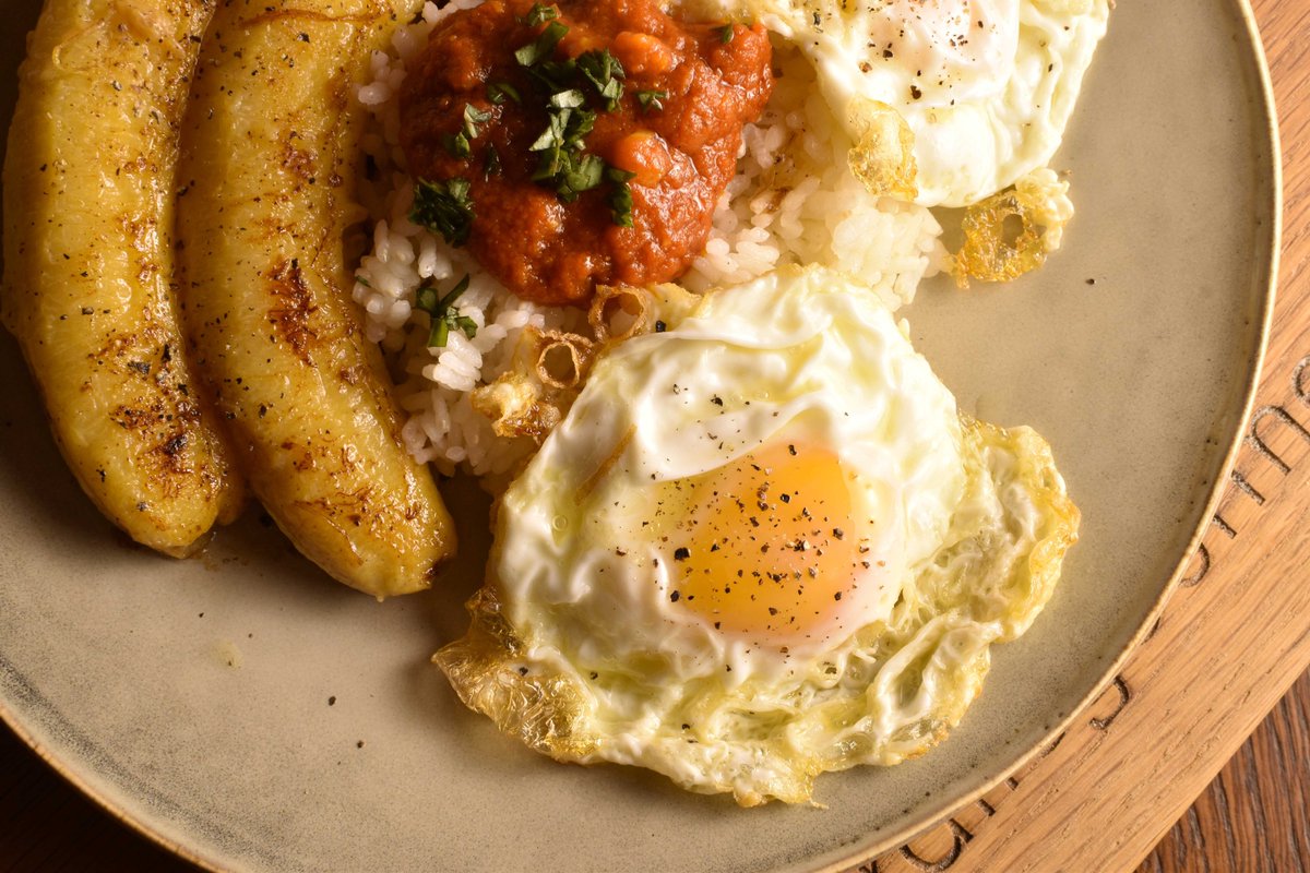 DemGourmetIt's tweet photo. Un piatto davvero #esotico, economico (costo 4E a persona) ma cucinato con cura!
Imparate⬇️ come preparare il famoso #riso #cubano con #banane, #salsa di #pomodoro, #spezie e #uova #fritte
https://t.co/OxTGXGjap7
#ricetta #cucina #cibo #mangiare #piatto https://t.co/7CKC4cqZyr