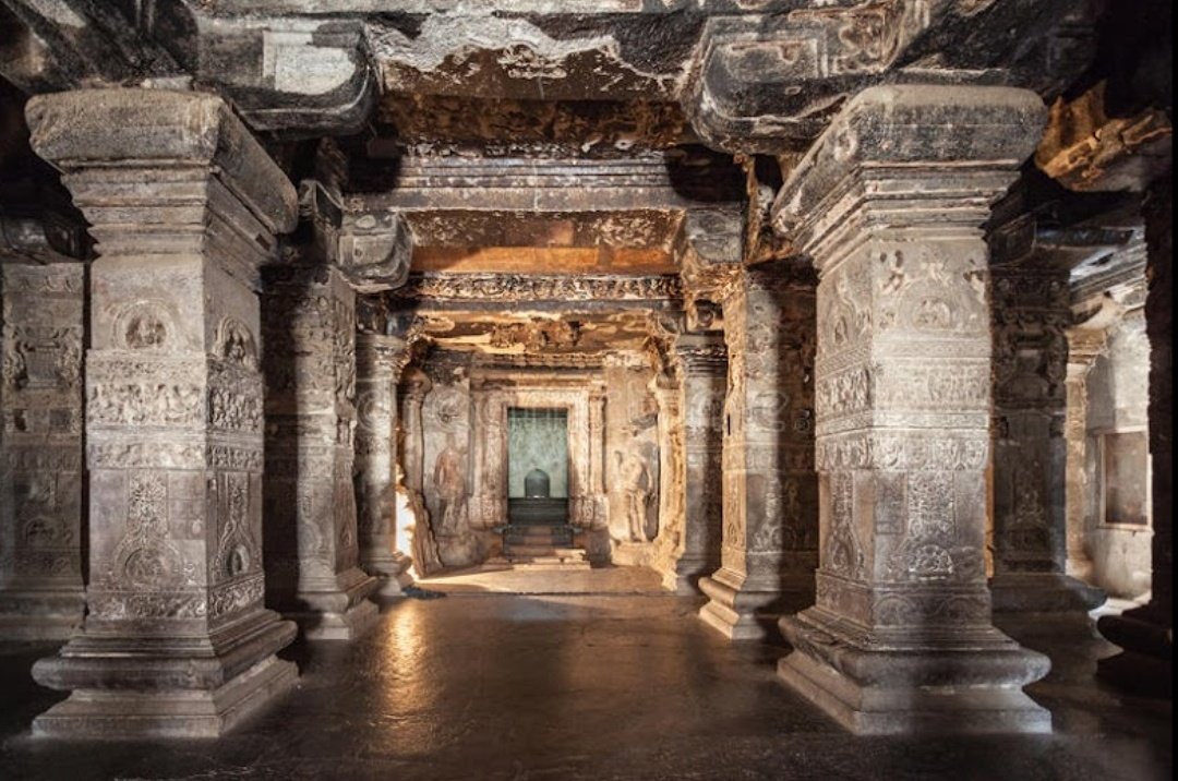 GandigudeA's tweet photo. @archi_tradition Shiv Temple in India. Construction done cuts single rock. https://t.co/rg0mos3u1C