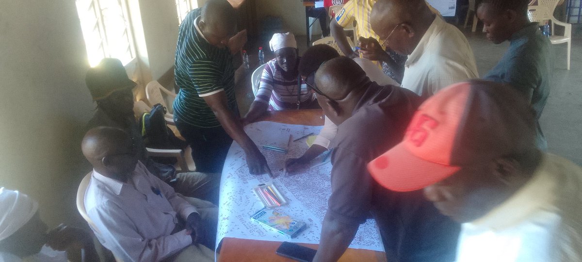 hellen_lum47464's tweet photo. Ongoing community visioning planning on adaptation plans for the vulnerability mapping process on climate change
#adaptationplanning
#communityvisioning
@WeAreVCA
@Wanavijiji_sdi https://t.co/Ht5cKYnysz