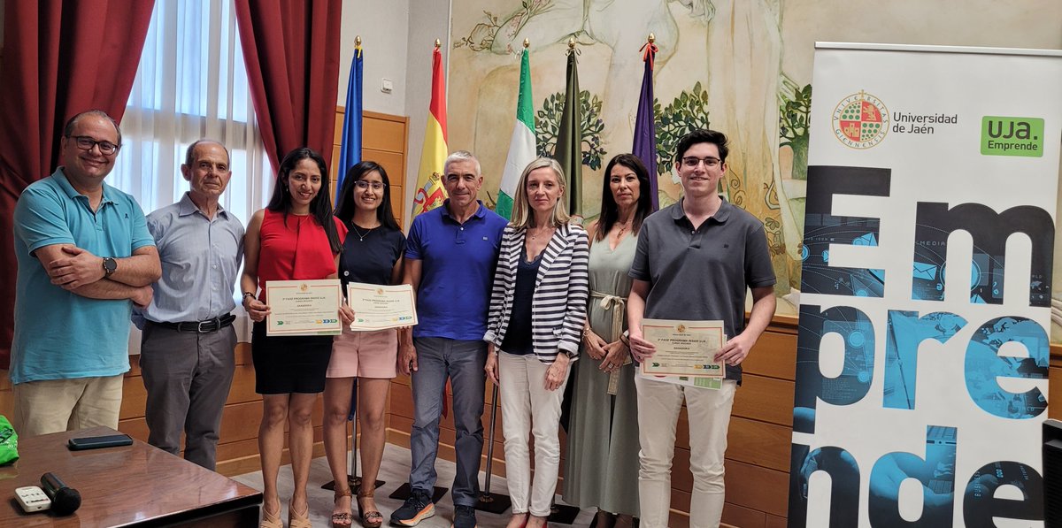 empleuja's tweet photo. Entrega de premios de la 3ª fase de #INSIDE @ujaen  2023🏆 ¡Enhorabuena! a los premiados:  
📸 PET COMMUNITIY de Carmen Villalba Amate 
📸 "VerdeJaén" de Francisco Manuel Extremera Méndez 
📸 DRYSENSE de Ybet Ramirez y Roxana Llacsa
@cadejaen @Secot_ https://t.co/YYIvA1dZAK
