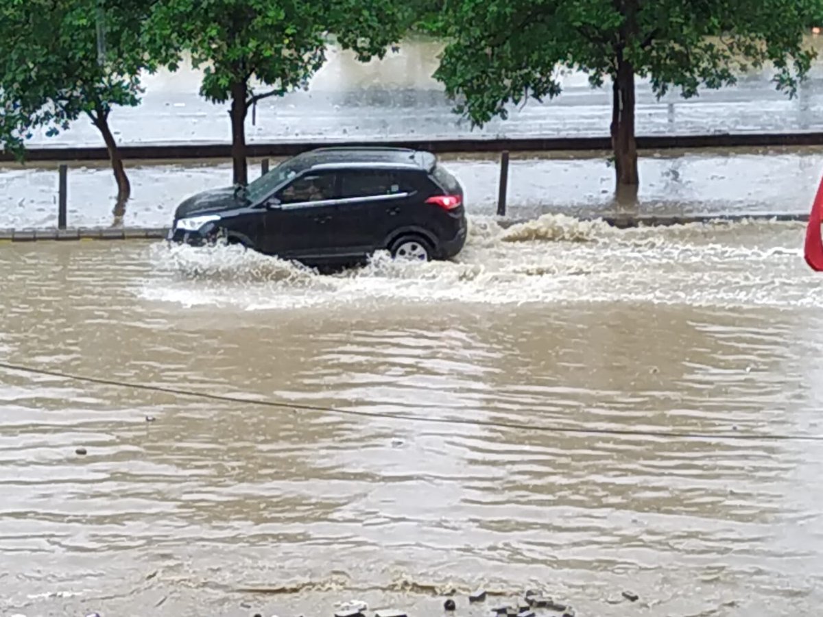 Iamkaruneesh's tweet photo. @CMOfficeUP @dm_ghaziabad @UPHDBHQ  @myogiadityanath Sir, request you yo please look into this as Siddharth Vihar Ghaziabad, Gaur Siddhartham has no drainage system and all side water logging. Residents are not able to go out after rain. https://t.co/M6R09wERUi