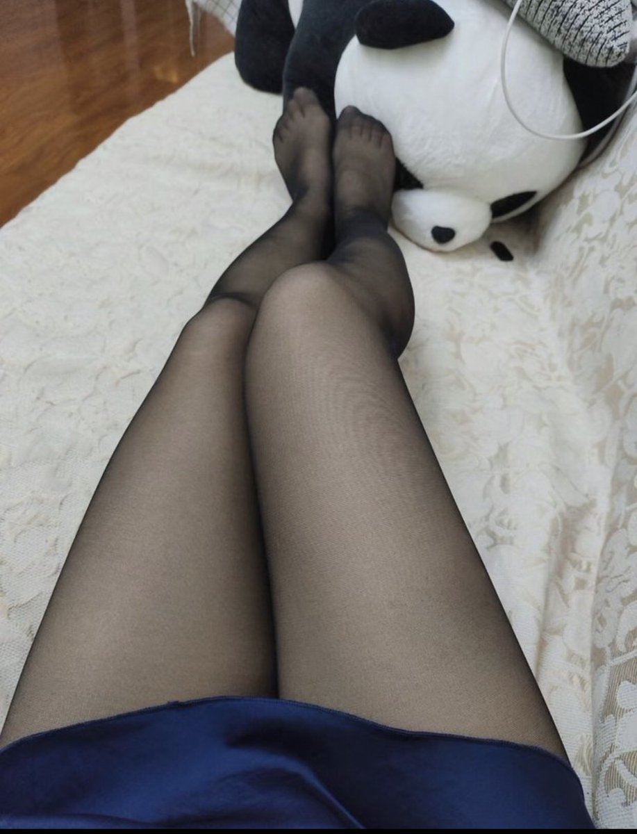 weiyi88889's tweet photo. 起床出去买点东西，随便吃点晚餐。#室内 #美女 #游玩 #孤独#美景 #Wife #young married woman https://t.co/hH4G0OPbzw