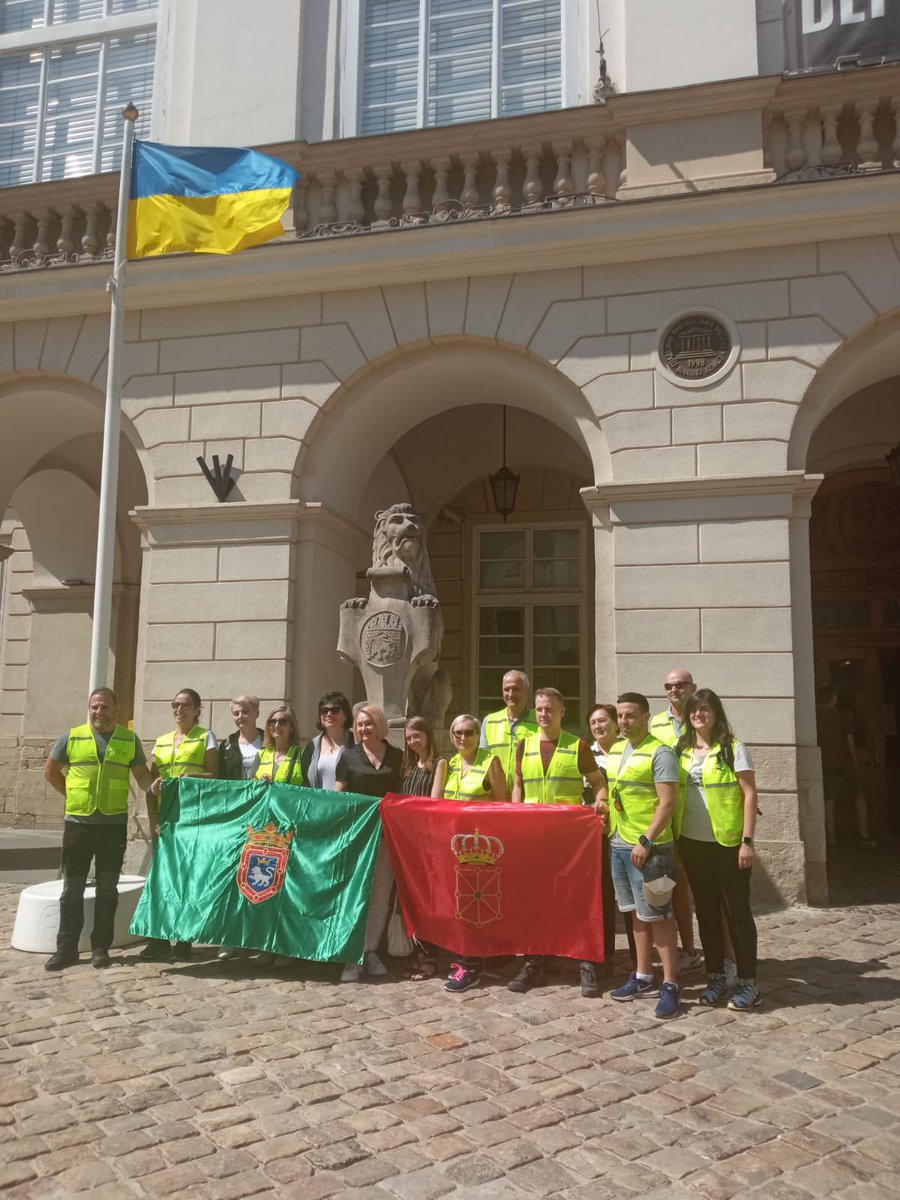 leticiasmartin's tweet photo. Hoy es un día de fiesta y alegría en Pamplona, pero tristemente, esta noche 7 misiles han impactado en la ciudad ucraniana d Lviv, dejando x ahora 4 muertos y 32 heridos.

Muchos de nosotros, d una manera muy especial, tendremos hoy nuestro corazón en #Ucrania 
#StopWarInUkraine https://t.co/Goh7Xr8Tb5