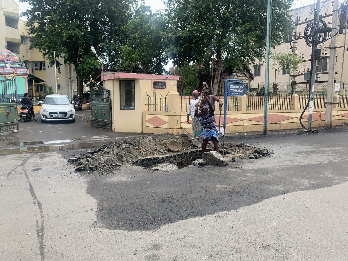 ponnikutta's tweet photo. Again Started!! Days before completed the road laying work, due to drainage block digging the road again. For this why wasting the amount on roads, without quality drainage. #coimbatore #saibabacolony @CbeCorp @CollectorCbe @prathapmurugan @TOI_Coimbatore @sumanthraman https://t.co/iscDKdawXI