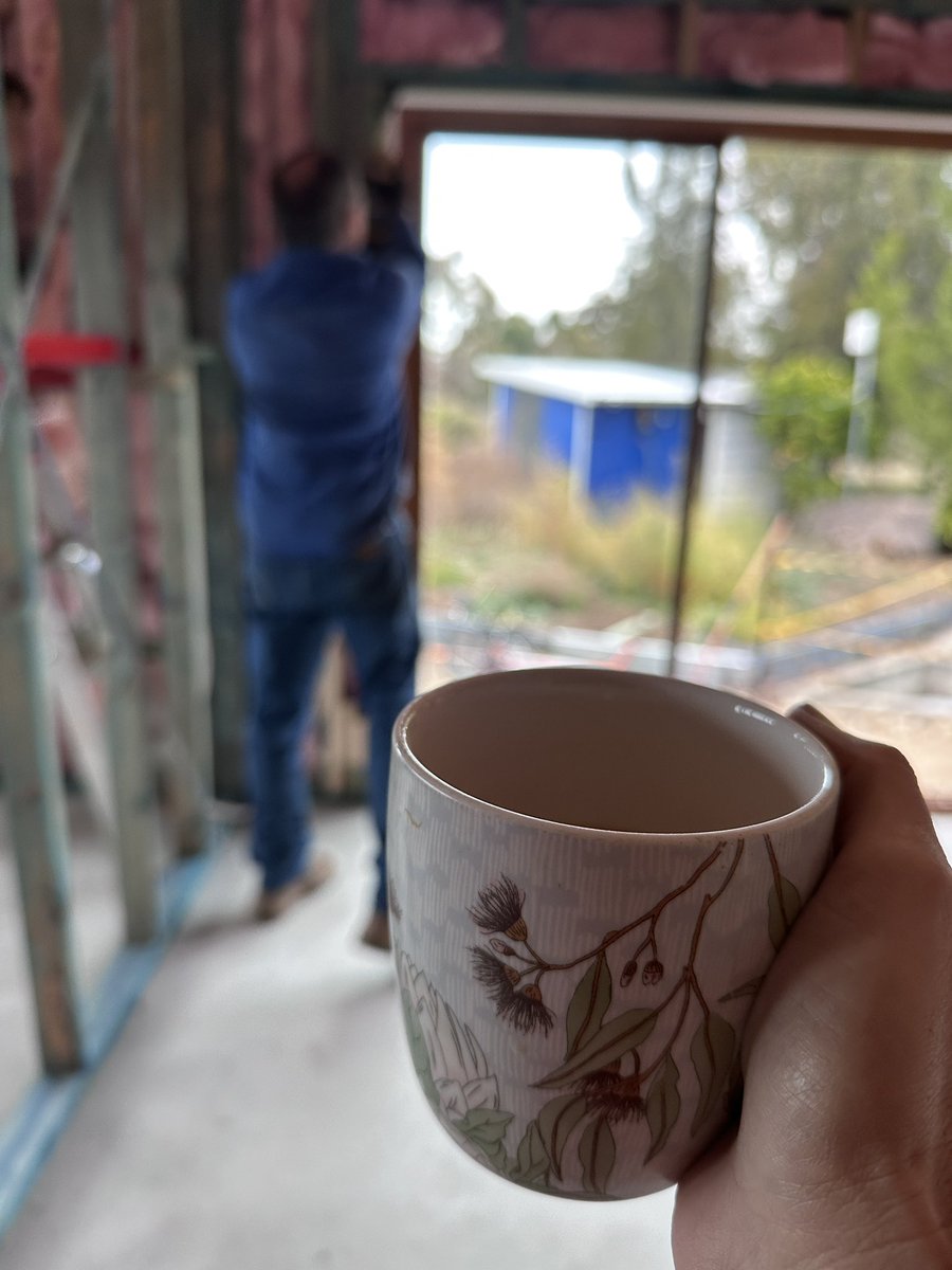 angemjdavis's tweet photo. Working hard getting the extension ready for the two big girls to move in. Johnno’s doing a bit too I guess #missedaspotsunshine https://t.co/yOo0iPtzes