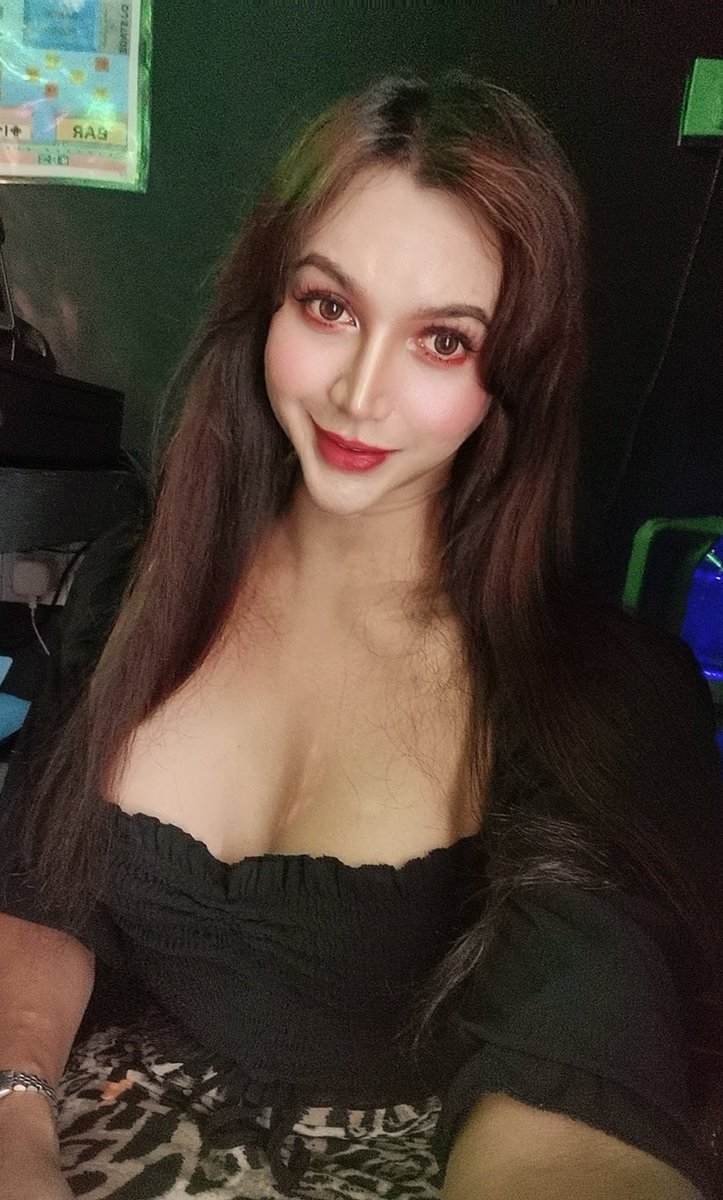 Tanga kiygan eng seksual erkaklar (foto) Ota-onalari yoqligida uyda yosh qizlar bilan porno