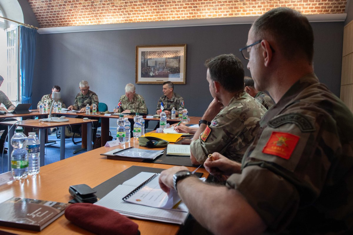 CommandementFOT's tweet image. Hier le général TOUJOUSE, #ComFT, a reçu le général WOODDISSE, Commander @field_army, accompagné des généraux commandant les 1e, 3e et 6e divisions britanniques. Au programme : point de situation et identification d'axes de développement de la relation bilatérale 🇫🇷🇬🇧