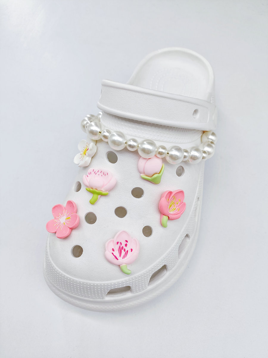 shoecharminfo's tweet image. Our shoe charms work with a wide range of materials, including leather, suede, mesh, and canvas, allowing you to enhance the style of various shoe types. #ShoeCharms #StyleVersatility