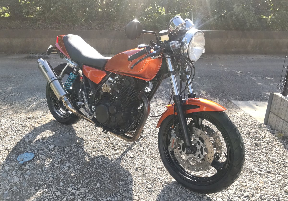 StepUp819's tweet photo. ヤマハSR400ほぼ完成しました！
売り物ではございません！
#stepup
#sr400
#1jr https://t.co/NYgd8fueG4