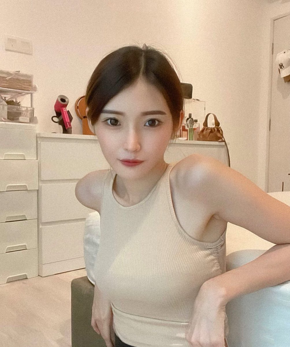Zoey_0622's tweet photo. 有時候在背後捅妳的人 不一定是仇人。

哈哈哈 天氣正熱也是要好好放鬆～ https://t.co/jGnAGZll8k