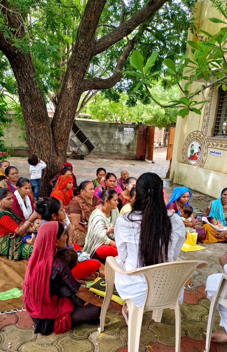 ChoKagvad's tweet photo. 27 જુન - 10 જુલાઈ  
Phase 1: દંપતિ સંપકૅ પખવાડિયું 
#PopulationFortnightCelebration      
સાસુ - વહુની મિટિંગ કરી કુટુંબ નિયોજનની અલગ અલગ વિકલ્પો સહીત પદ્ધતિ અને તેનાં ફાયદાઓ સમજાવ્યા તેમજ IFA supplementsનું મહત્વ સમજાવ્યું. https://t.co/ovSnE1MaBl