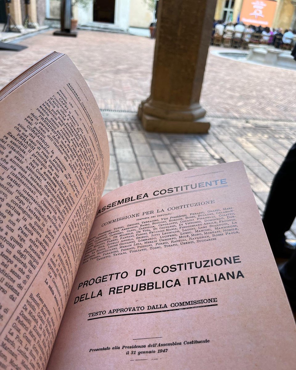 CarmineAbate7's tweet photo. Bellissima iniziativa di @Montecitorio in occasione del #75esimo anniversario dell’entrata in vigore della nostra #Costituzione 🇮🇹🇪🇺👏❤️ https://t.co/9NSYCDDg31