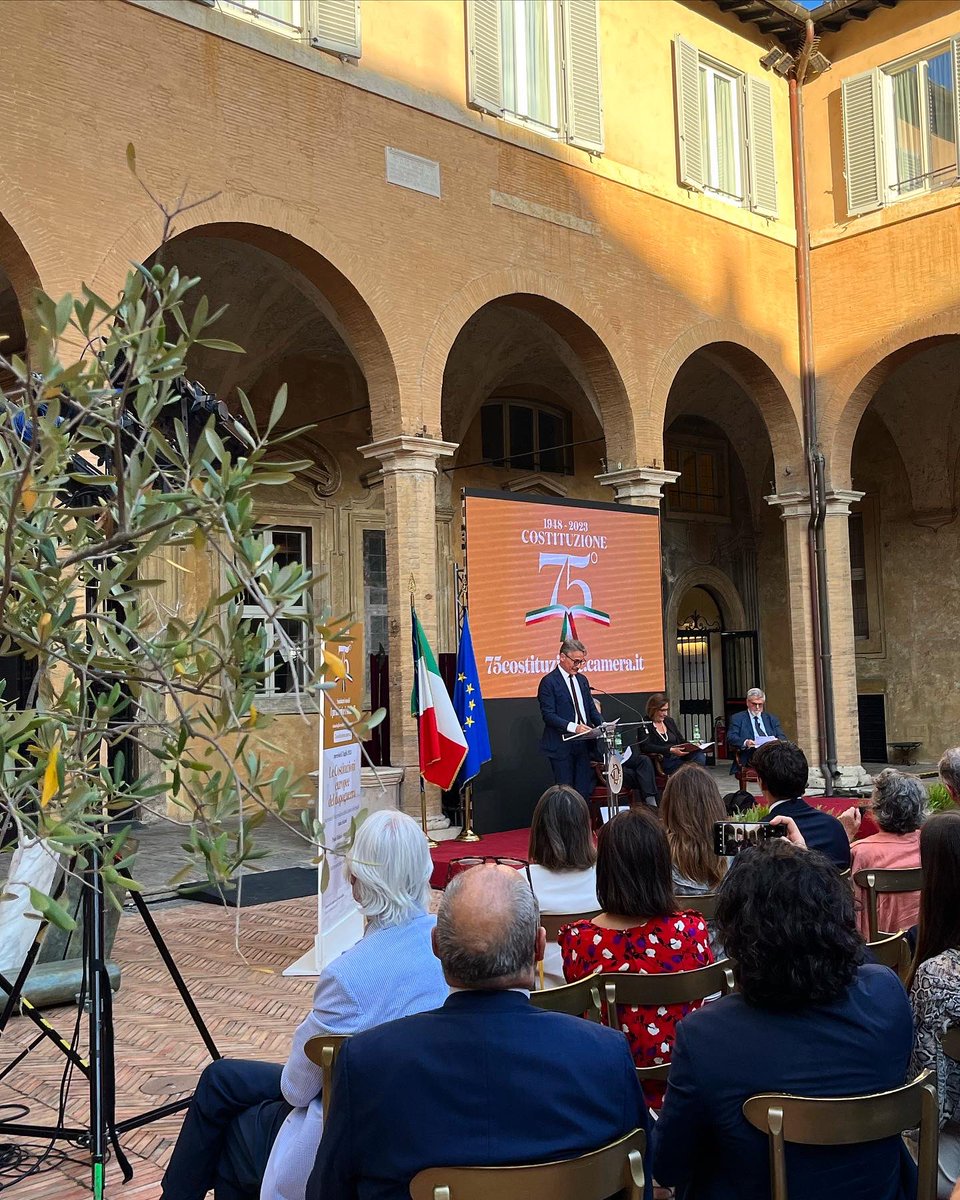 CarmineAbate7's tweet photo. Bellissima iniziativa di @Montecitorio in occasione del #75esimo anniversario dell’entrata in vigore della nostra #Costituzione 🇮🇹🇪🇺👏❤️ https://t.co/9NSYCDDg31