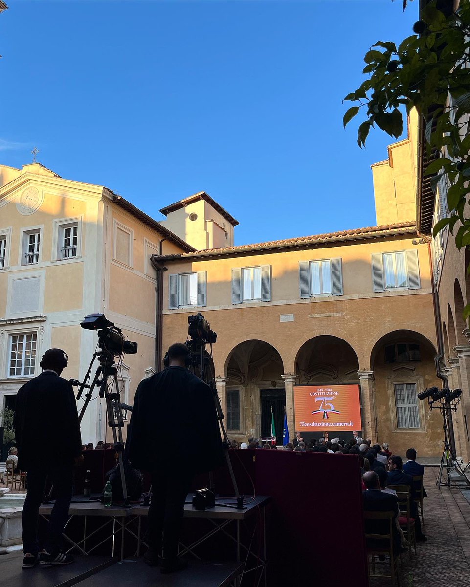 CarmineAbate7's tweet photo. Bellissima iniziativa di @Montecitorio in occasione del #75esimo anniversario dell’entrata in vigore della nostra #Costituzione 🇮🇹🇪🇺👏❤️ https://t.co/9NSYCDDg31