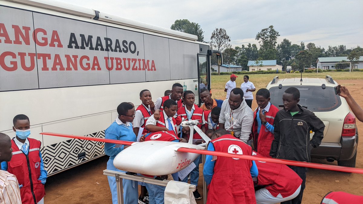 ZiplineRwanda's tweet photo. We're grateful for the generous sponsorship from the @BankofKigali that helped make this event successful and for everyone who donated blood. Participants donated 93 units, which will go towards lifesaving patient care.
Together, we can #savelives. #WorldBloodDonorDay #GiveBlood https://t.co/Q4jIffpLAd