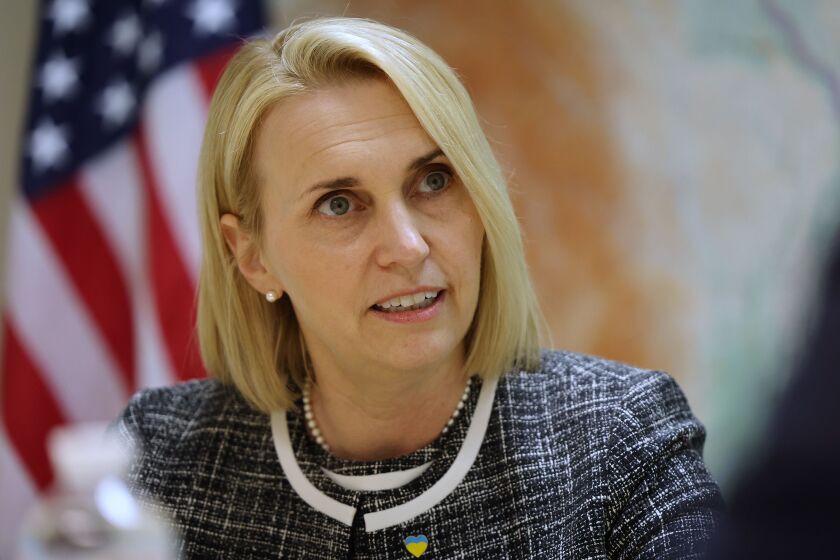 US Ambassador to Kyiv, Bridget Brink, @USAmbKyiv has said that India has a unique voice to stand up for developing countries and encourage the expansion of the #BlackSeaGrain Initiative. Brink emphasized that India's leadership is pivotal in finding a solution to the #Ukraine