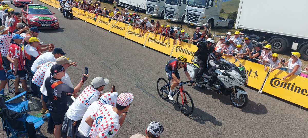 FreeRangeChalet's tweet photo. LE TOUR
Sadly for the first time since we've lived here, we won't be out on the side of the road waving our trusty Free Range Chalet flag at the Riders.
Here's some highlights from previous years though!
#Flag #TeamFreeRange #TourdeFrance2023 #LeTour #Pyrenees #Pyrenees31 https://t.co/AJ1TSzZ6bS