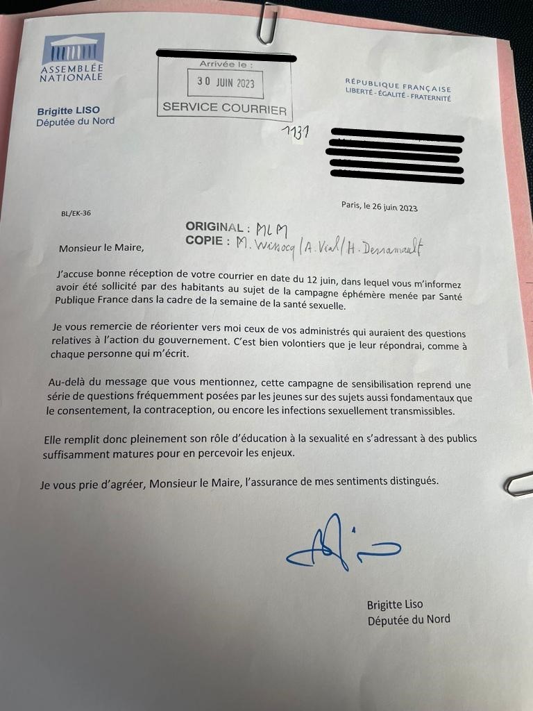 SyndicatFamille's tweet photo. 🚨 Pour @brigitte_liso, une campagne d’affichage dans la rue n’est vue que par "des publics suffisamment matures". 

Elle pense sans doute que le niveau scolaire a tellement baissé que les petits Français ne savent plus lire les mots "pénétration", "relations sexuelles", etc. https://t.co/dQnjLxDNqr