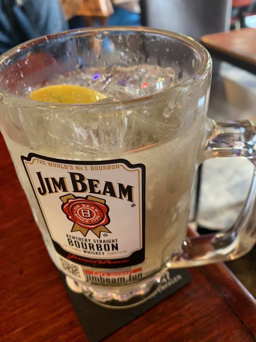 Naosan98415381's tweet photo. メガハイボールだけ先にきた🥃
#フラッシュバックカフェ #flashbackcafe https://t.co/dH83AVVNaT