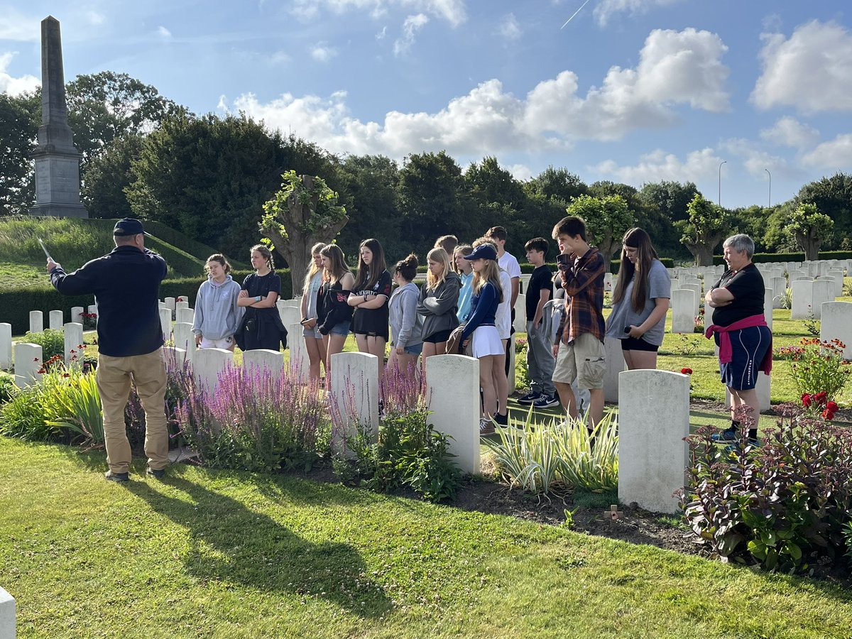 SibfordHistory's tweet photo. First stand on day 3. Final day in Flanders. Essex Farm cemetery. The stories of John McCrae, Valentine Strudwick and Barratt (VC). 
#BeYouBeSibford #AngliaTours #WeWillRememberThem https://t.co/L0omMn0eq3