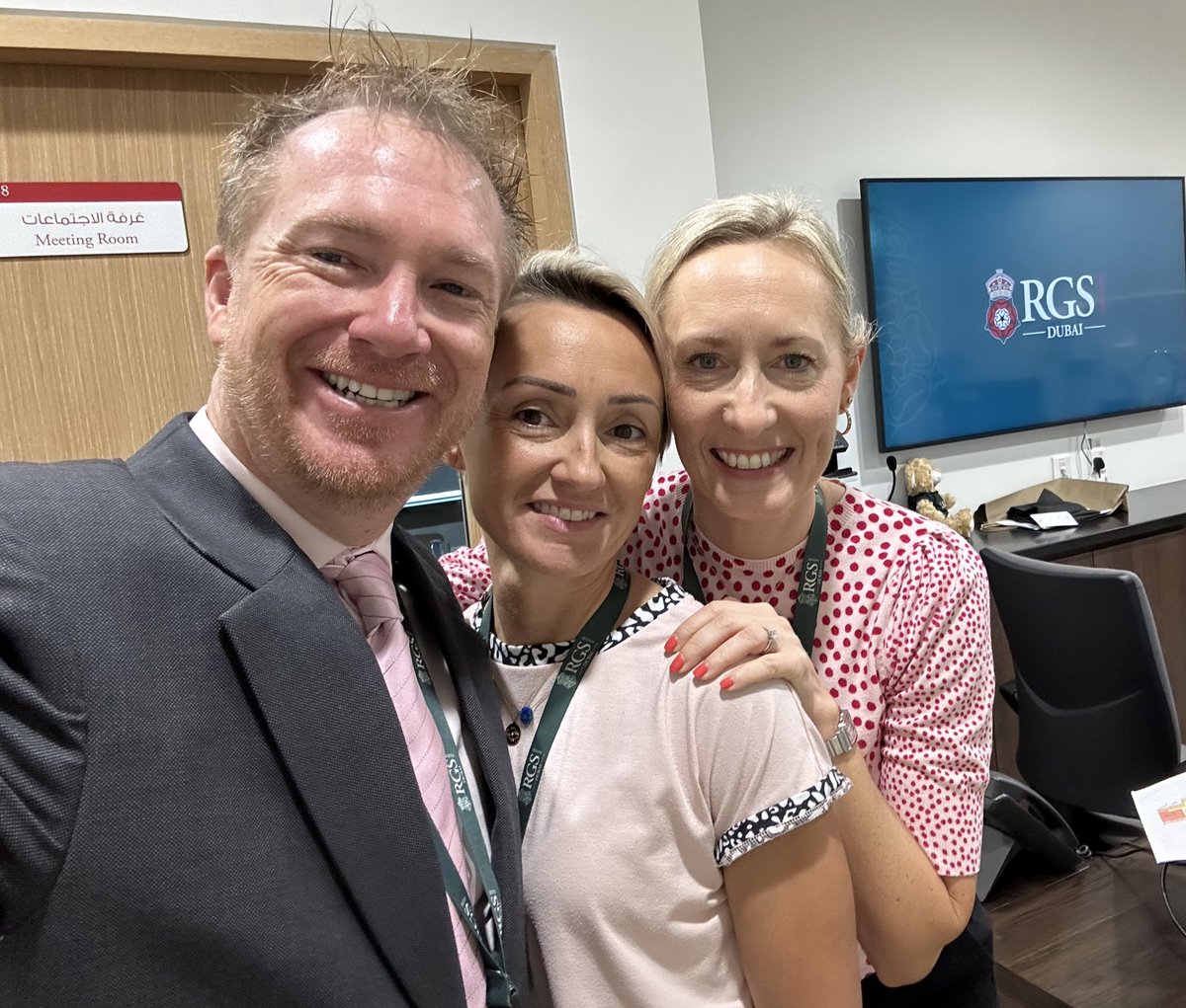 Extremely sad #PinkShirtThursday saying goodbye and good luck to one of my best buds! ☘️ 🇮🇪 

👚#CancerResearch #EducatorsInPink #TeachersInPink #Selfie #EduTwitter #BeBraveWearPink #EveryWeek #CollabUAE #UKEdChat #SLTchat #EduMTP #ECT #PrimaryRocks <a href="/CR_UK/">Cancer Research UK</a>