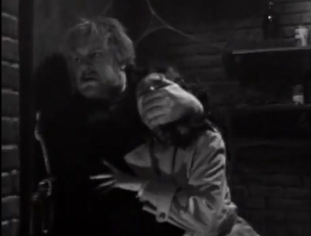 impossiblecase's tweet photo. Episode 118 (December 8, 1966)
Burke and Joe search Collinwood's grounds for Vicki. They explore the Old House to no avail and depart just as Vicki manages to free herself from Matthew and scream Burke's name. But it's too late. #DarkShadows #Gothic #SoapOperas #VictoriaWinters https://t.co/oWJilzHpoZ