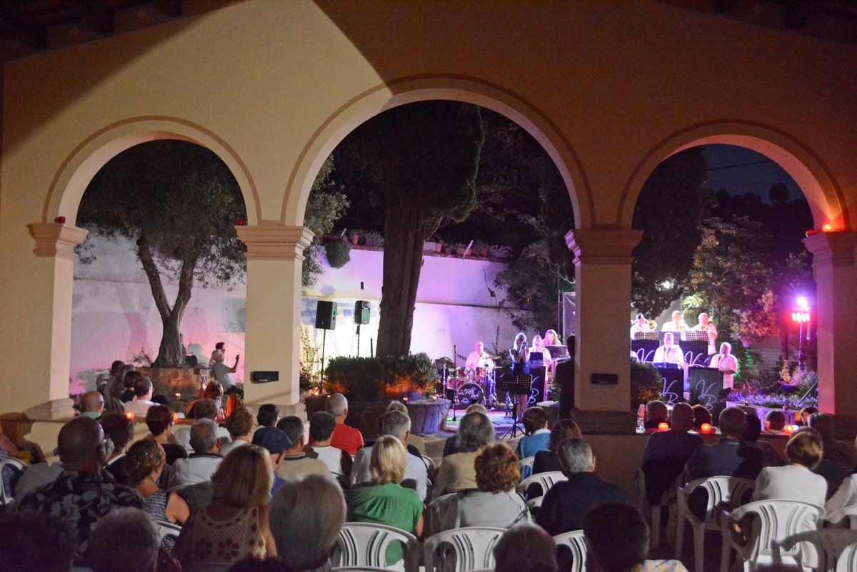 Blanes_cat's tweet photo. Notícia: Prop de 200 persones gaudeixen d’una nova edició del #PrimerConcertEstiu #Obreria al #SantuaridelVilar amb #VBellaBanda. També es va reconèixer la tasca desinteressada de les persones voluntàries
https://t.co/umsbbp97XI
#conert
#estiu
#música
#cultura
#blanesarrandemar https://t.co/O4yT9mOaMv